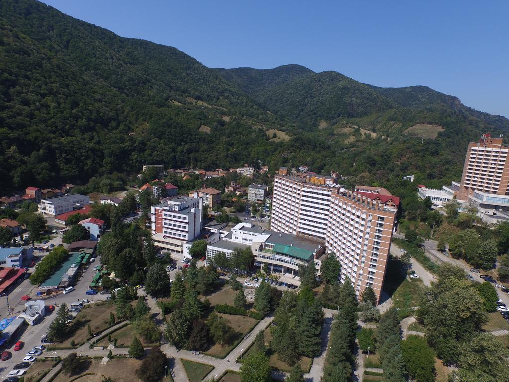 Отель Dacia Бэиле-Еркулане Экстерьер фото